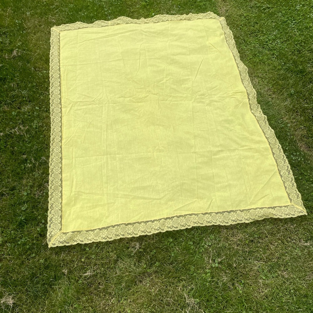 Butter Yellow Lace Trim Cotton Table Cloth
